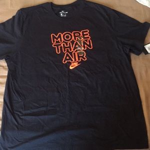 I’m selling a nike tee shirts, never worn